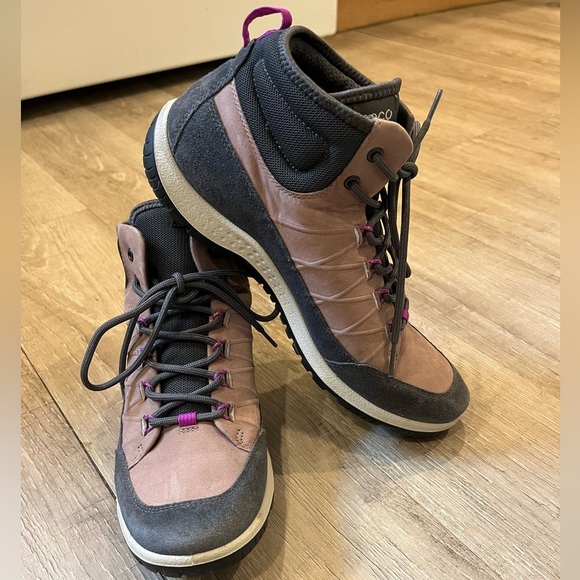 ECCO Women's Tan Sneaker Boots US 9 - 9.5, Euro 40 - Picture 2 of 13